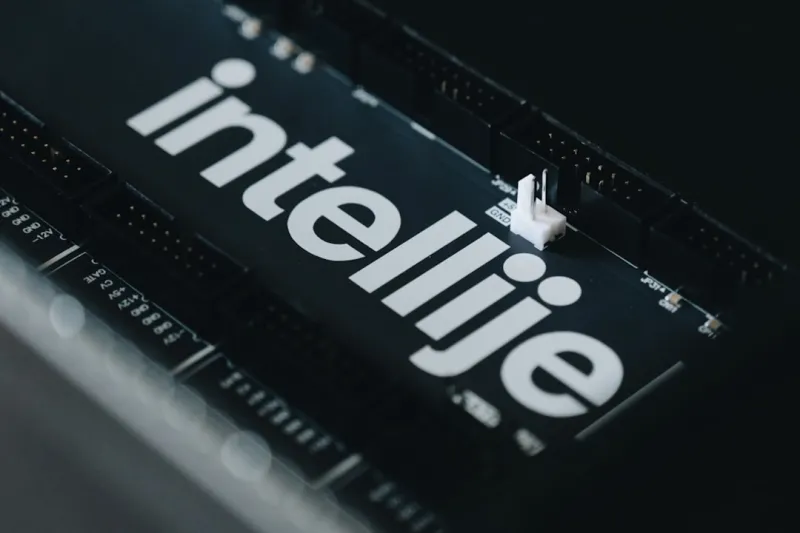 The Intelligent Network Revolution: How AI, Edge, and Zero‑Trust Are Redefining Connectivity
